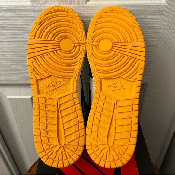 Nike Air Jordan 1 Retro High OG ‘Taxi’ GS Size 6.5Y 575441-711 - Picture 8 of 13